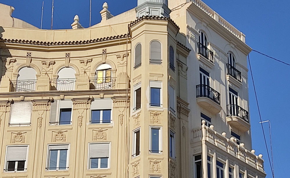 láminas solares por la Plaza de toros de Valencia