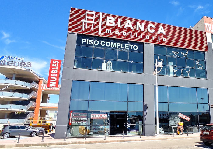 Láminas de control solar en la tienda de Mobiliaria Bianca en L'Eliana