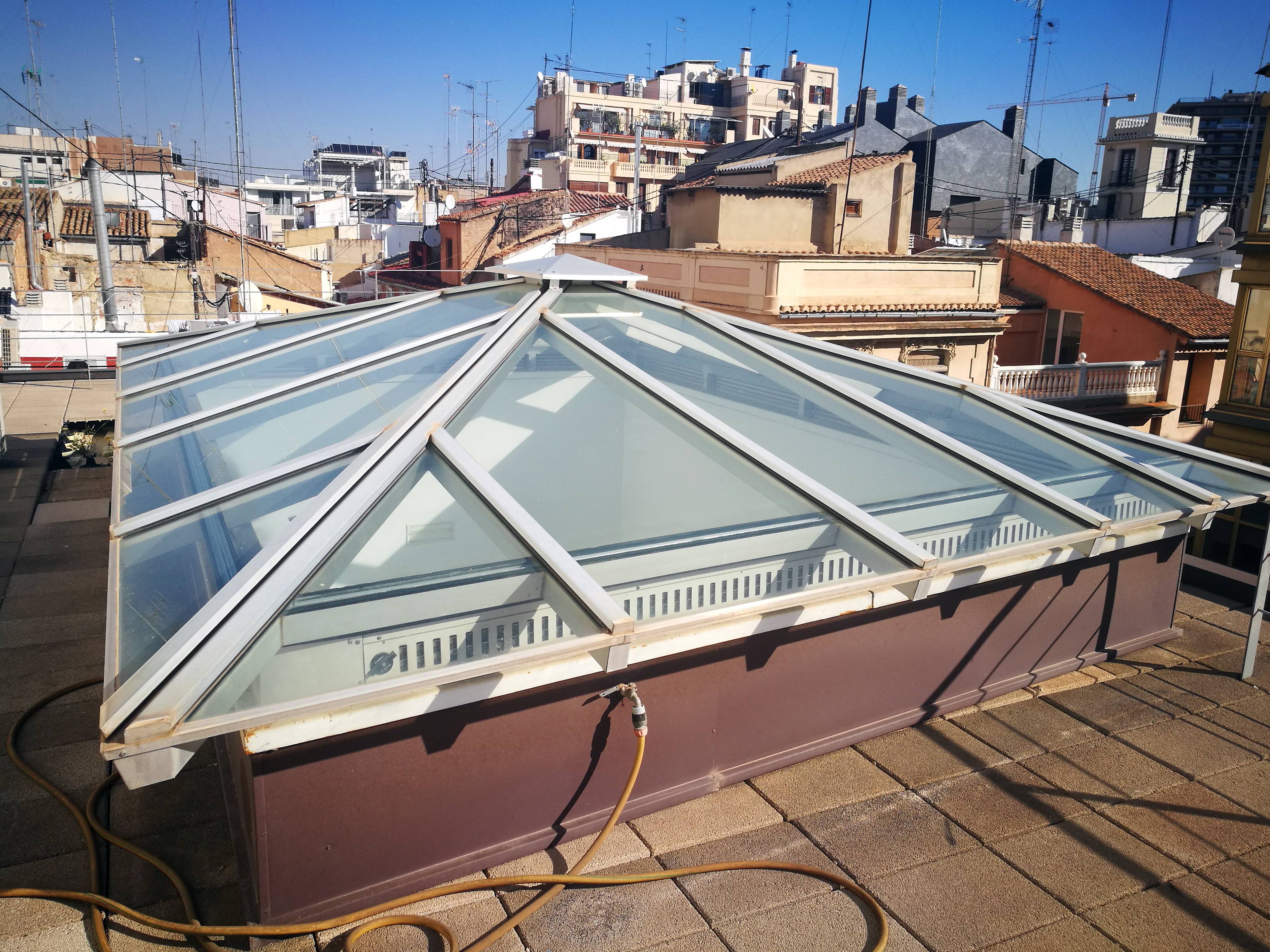 Soluciones Eficaces para Vidrios en Claraboyas con Láminas Skylite S20