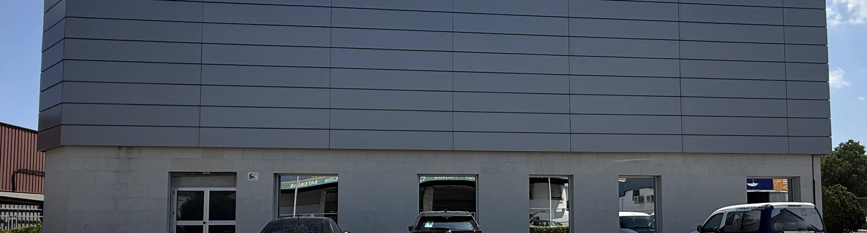 Instalación de láminas solares en una oficina de Xàtiva (Valencia)
