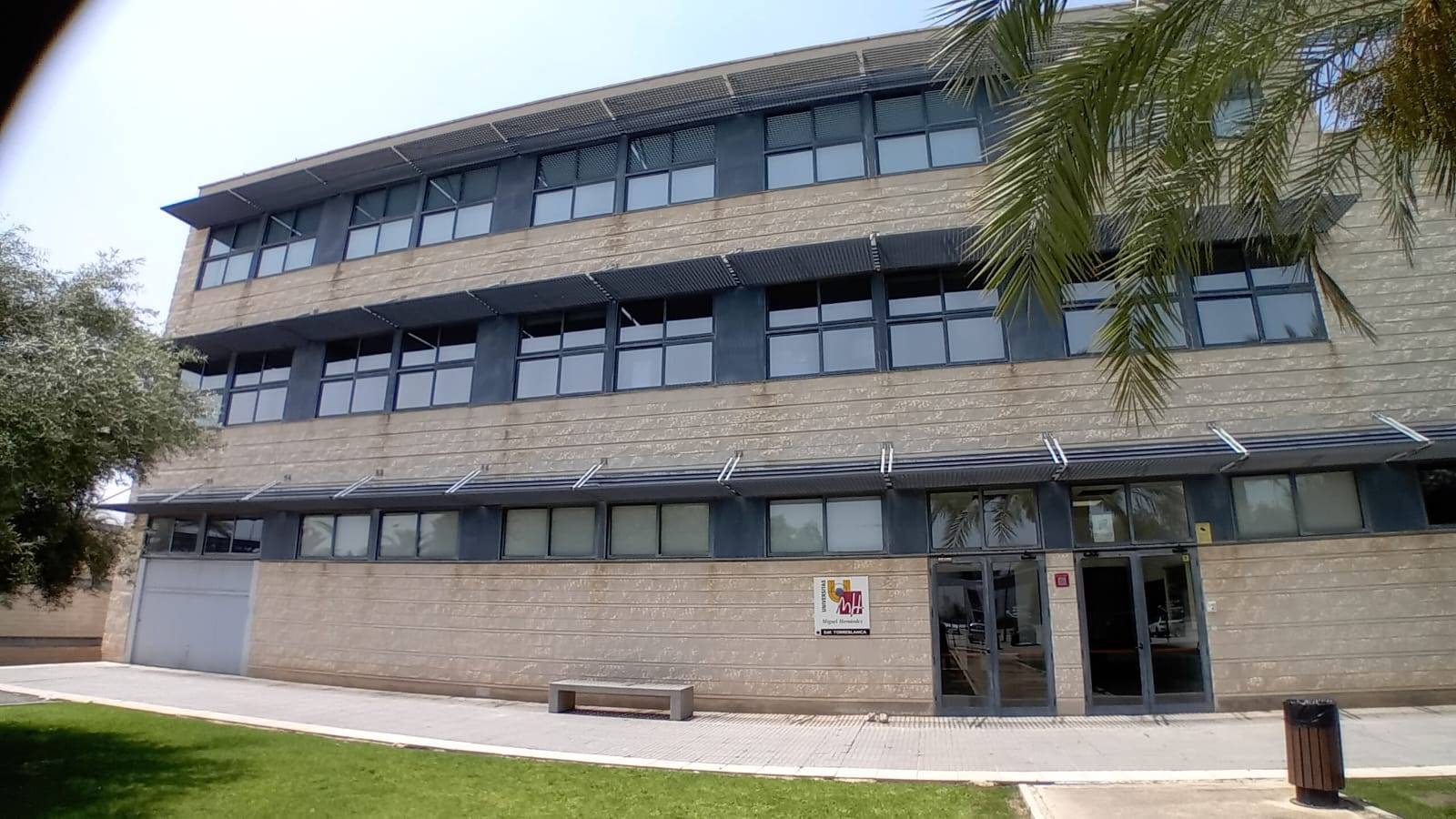 Universidad de Elche apuesta por las láminas solares para mejorar el confort y el ahorro energético