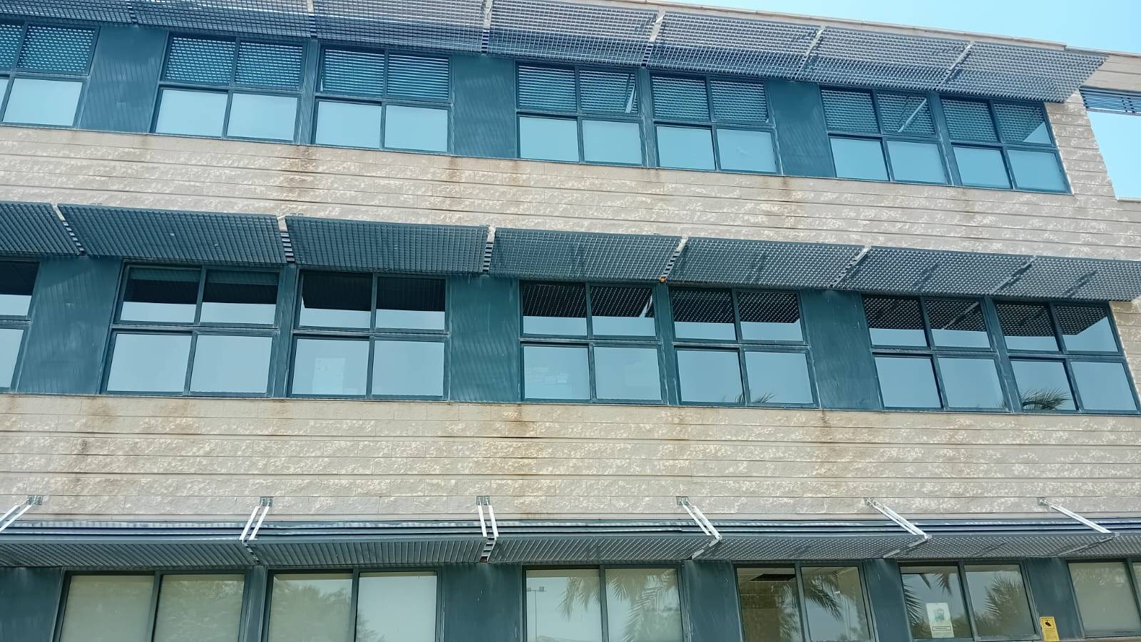 Universidad de Elche apuesta por las láminas solares para mejorar el confort y el ahorro energético