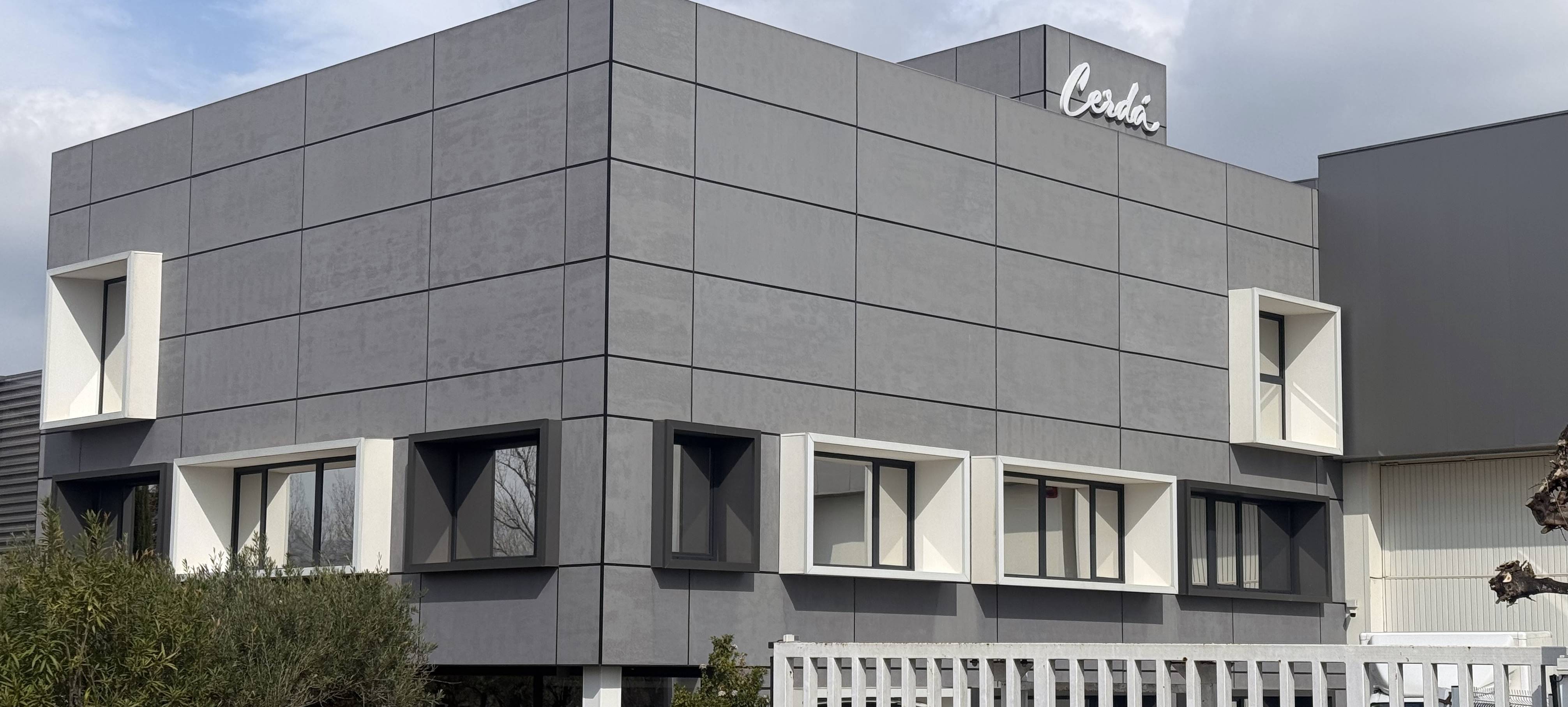 Reducción del Calor con Láminas Solares LLumar en una Empresa de L’Olleria