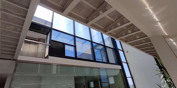 Transformación con Láminas Solares: Un Ambiente de Trabajo más Fresco en Riba Roja de Turia, Valencia
