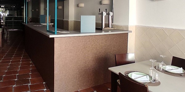 Renovación de barras y espacios de restaurante con vinilos decorativos