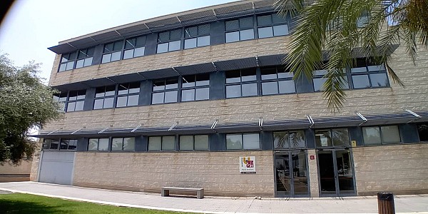 Universidad de Elche apuesta por las láminas solares para mejorar el confort y el ahorro energético
