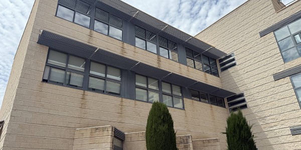 Instalación de láminas solares en Elche: confort térmico sin perder luz natural