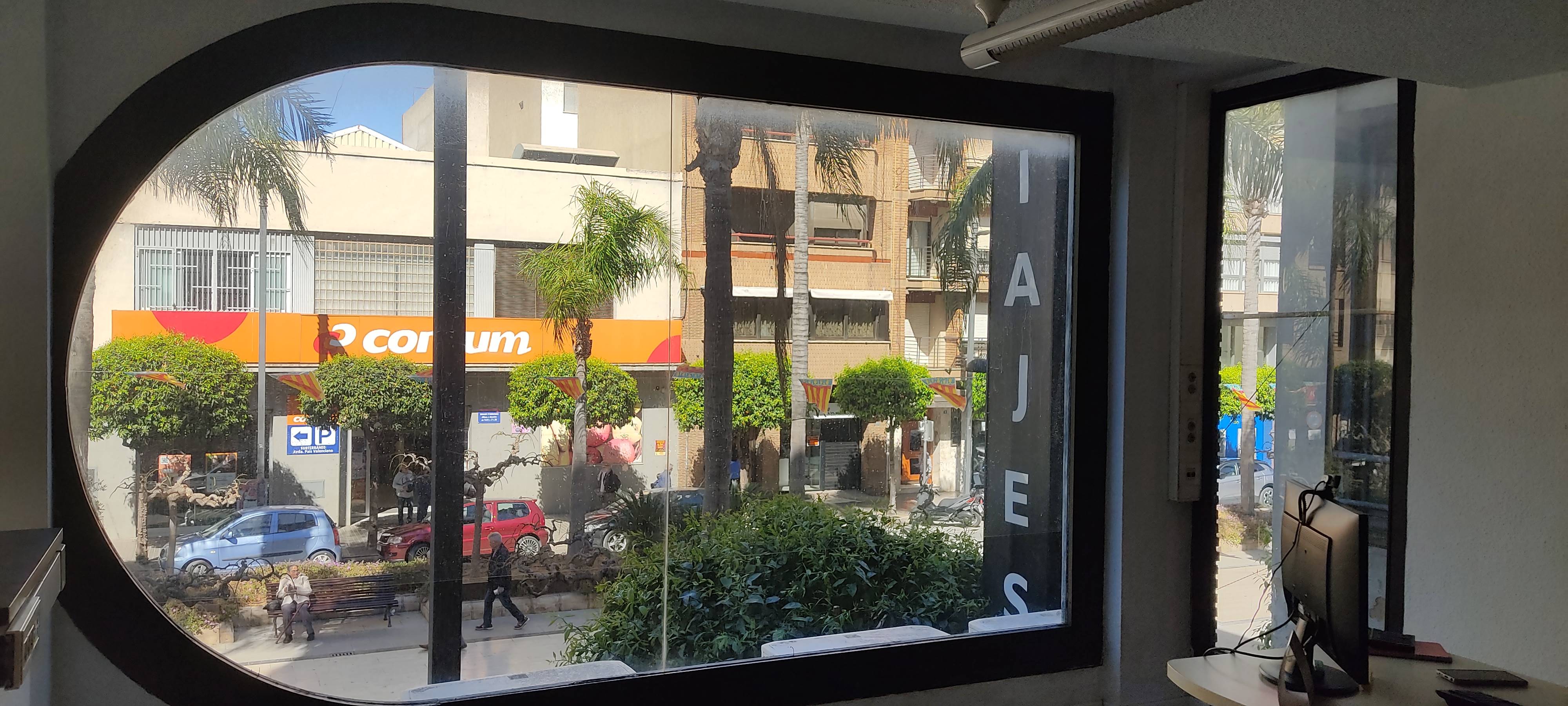 Refuerza la Seguridad sin Cambiar el Vidrio: Las Ventajas de las Láminas de Seguridad para Ventanas